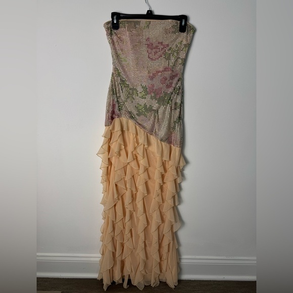 Garden Girl Elegant Strapless Floral Dress - Picture 5 of 7